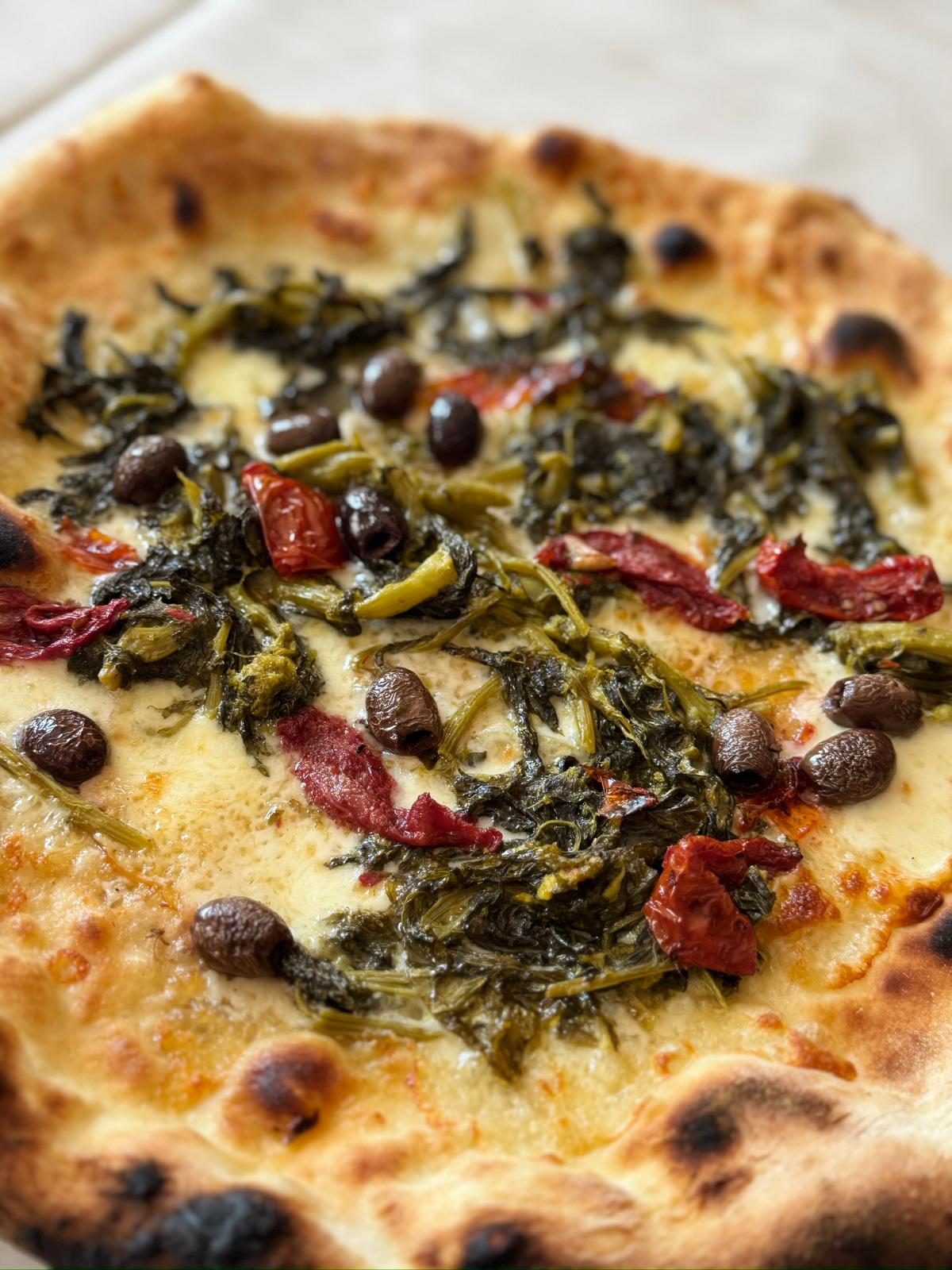 Pizza sottile e croccante